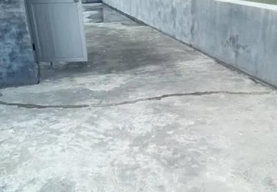 石台楼顶漏水维修公司分享下如何解决卫生间隐蔽部位漏水的问题?